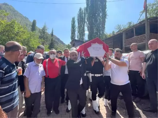 Son dakika haberi: Kazada ölen polis memuru ve eşi toprağa verildi