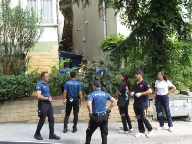 KADIKÖY'DE ESKİ EŞİNİN İKİ ARKADAŞINI BIÇAKLADI; 3 SAATTE SONUNDA GÖZALTINA ALINDI