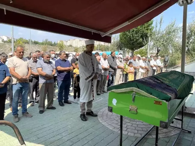 Haluk Özden'in eşi son yolculuğuna uğurlandı