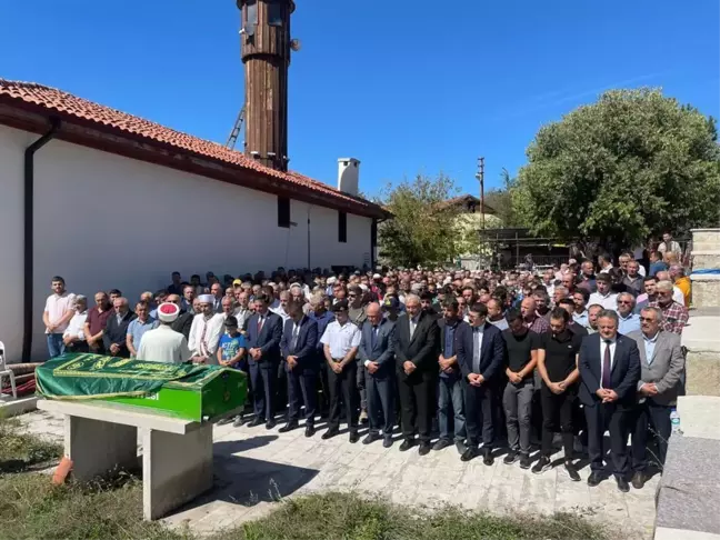 Karabük haberi | Karabük'te oturduğu kayanın yuvarlanması sonucu ölen muhtar defnedildi