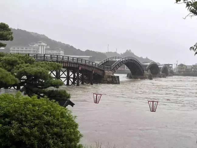 Japonya'daki Nanmadol Tayfunu'nda 1 kişi öldü