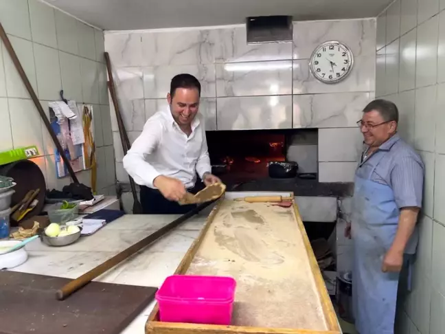 Kaymakam esnafın ısrarını kırmayarak pide pişirdi