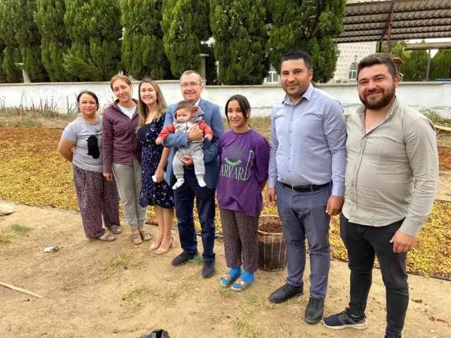 Manisa haberleri... AK Parti'li Aydemir Sarıgöl'de üzüm sergilerini gezdi, vatandaşla buluştu