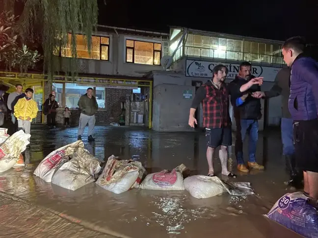 ZONGULDAK - Sağanak nedeniyle Ilıksu Deresi taştı