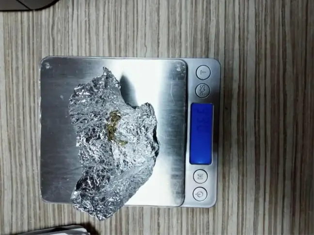 Durumundan şüphelenilen otomobilden uyuşturucu çıktı
