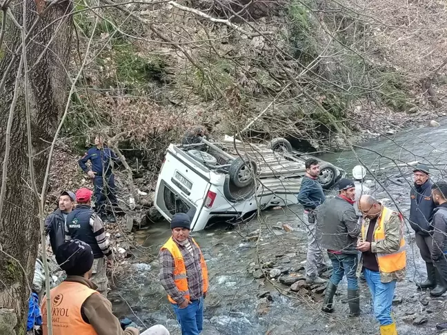 Aydın'da kayıp olarak aranan 2 kişi çaya yuvarlanan araçta ölü bulundu