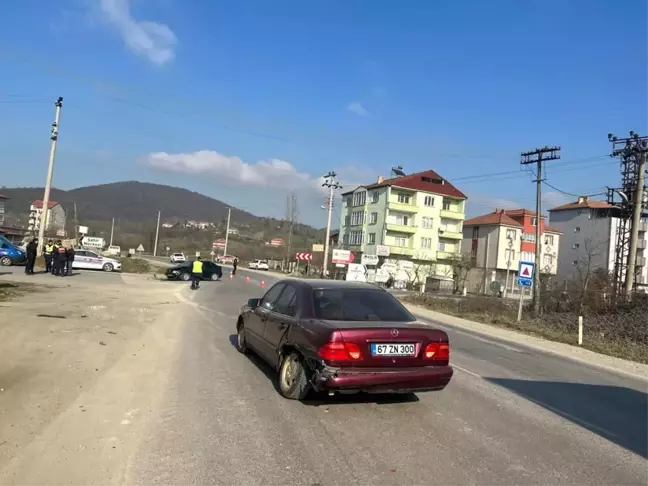 Köy yolundan kontrolsüz çıkan araç kazaya sebebiyet verdi: 2 yaralı