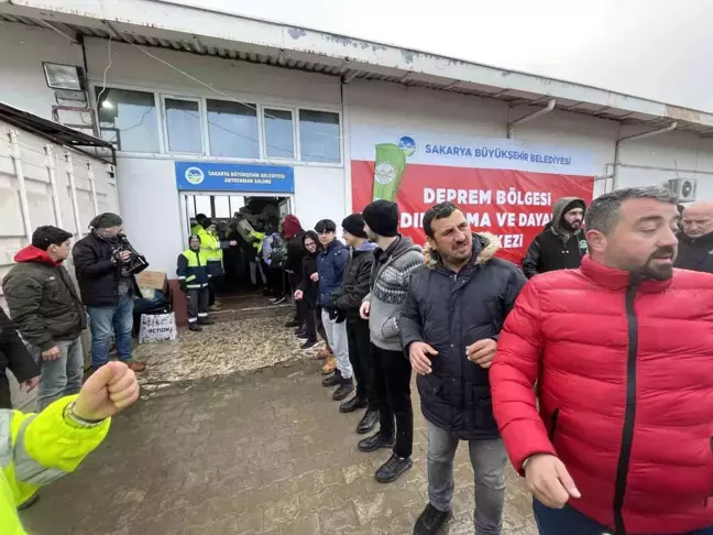 17 Ağustos'u yaşayan Sakarya deprem bölgesi için seferber oldu