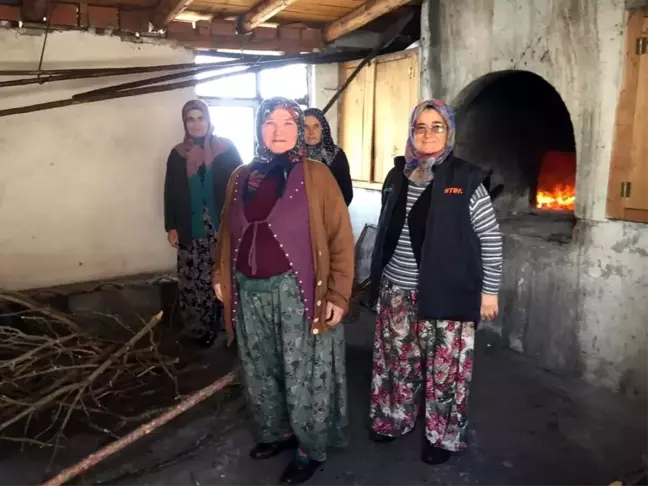 Sındırgı'da fırınlar depremzedeler için yandı