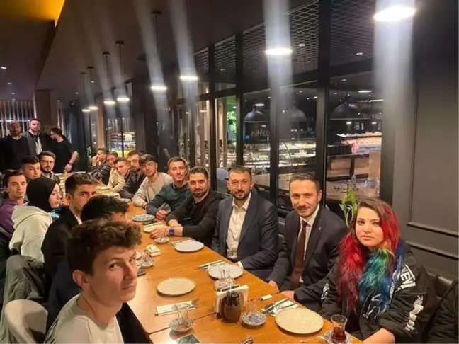 İlk kez oy kullanacak gençler sahurda buluştu