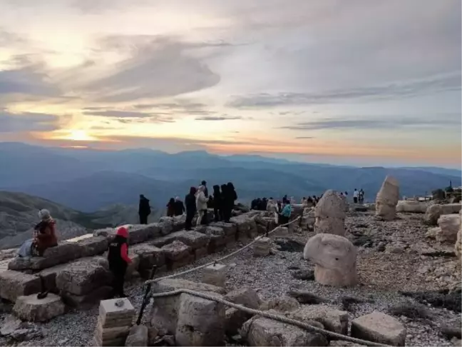 Nemrut Dağı'na Ramazan Bayramı'nda ziyaretçi akını
