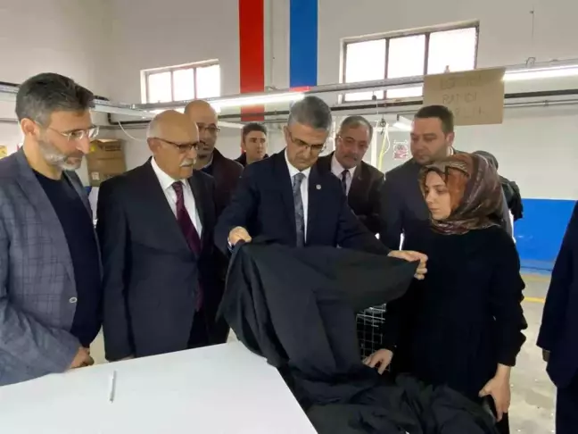 MHP'li Kamil Aydın seçim çalışmalarını Pasinler ve Aziziye ilçelerinde sürdürdü