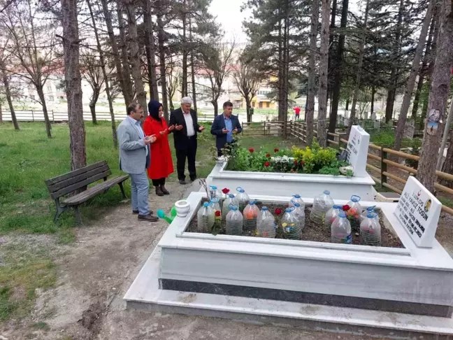 Emet'te şehit asker mezarı başında anıldı