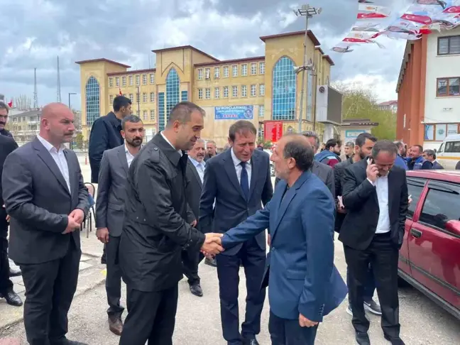 Macit Horasan'da, Çakır İspir'de seçim çalışmalarını sürdürdü