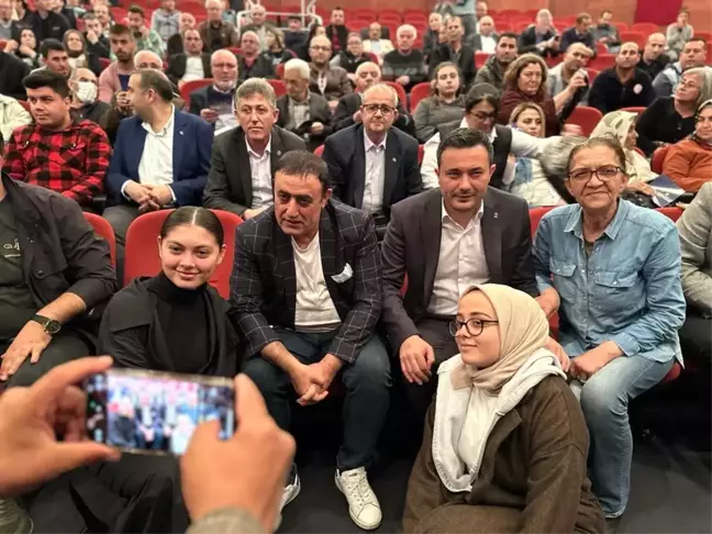 Sanatçı Tuncer'den milletvekili adayı oğluna destek
