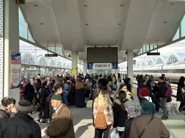 Tren garında 'Yunus Emre' kalabalığı