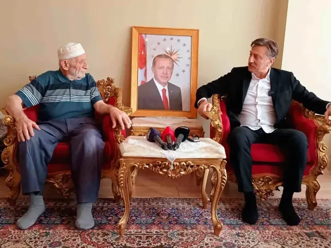 Büyük İstanbul Mitingi için onlarca basamağı yürüyerek çıkan Hüseyin dedeye Togg sürprizi