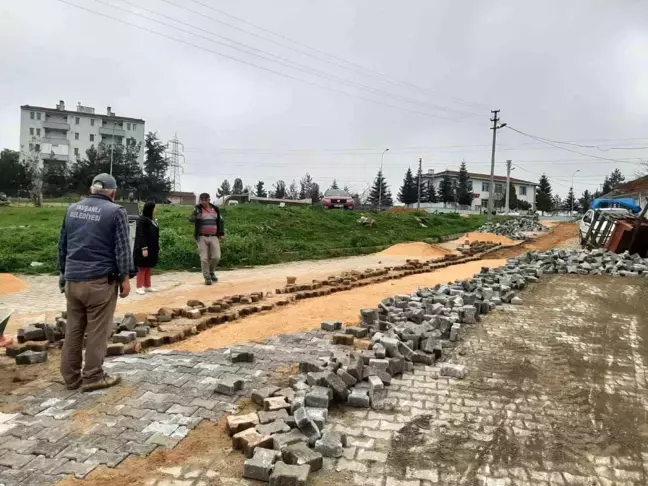Devam eden yol tamir çalışmalarını yerinde inceledi