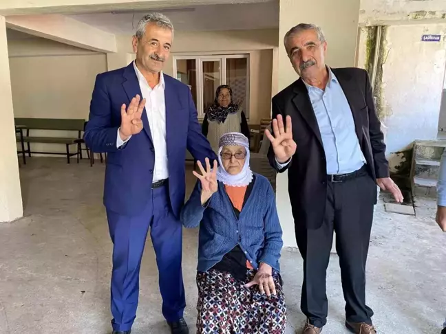 110 yaşındaki Safiye nine oy kullanmak için sandık başına gitti