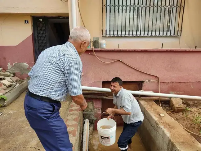 Mersin'de ev ve iş yerleri su basan vatandaşlar:
