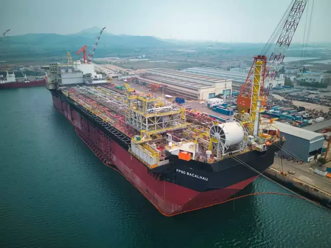 Çin'de Büyük Açık Deniz Petrol Üretim Üssü Teslim Edildi
