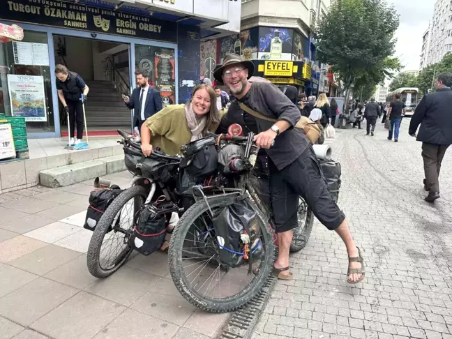 İngiliz çift bisikletleriyle Asya turunda Eskişehir'i çok beğendi