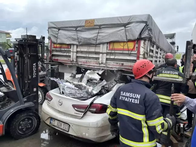 Samsun'da Tırın Altına Giren Otomobilin Sürücüsü Hayatını Kaybetti