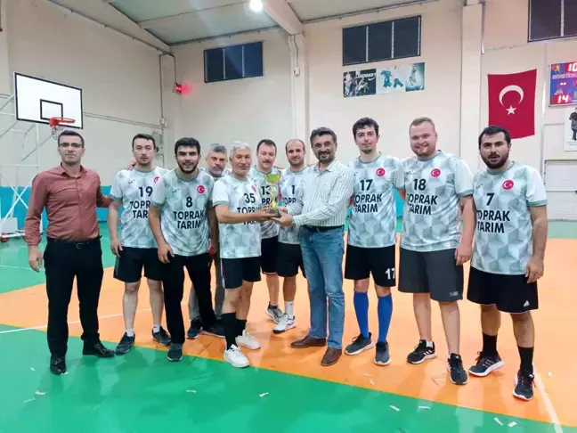 Sarıgöl'de Kurumlararası Voleybol Turnuvası sona erdi