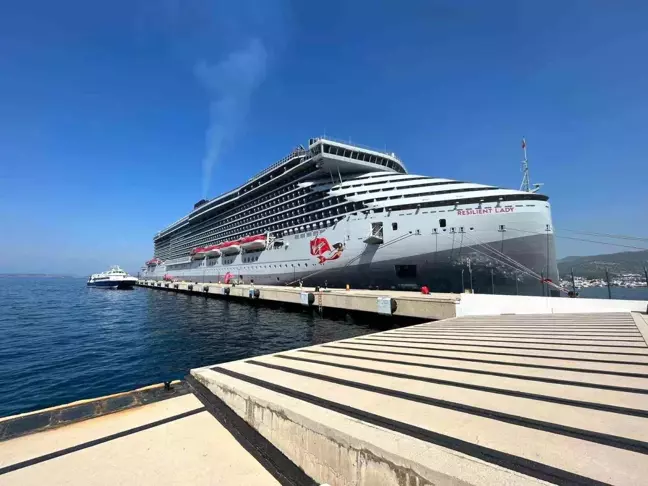 Dev Yolcu Gemisi Bodrum'a Geldi
