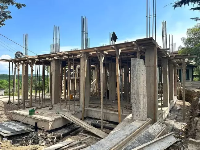 Dilovası'da Mahalle Konağı Yapımı Devam Ediyor