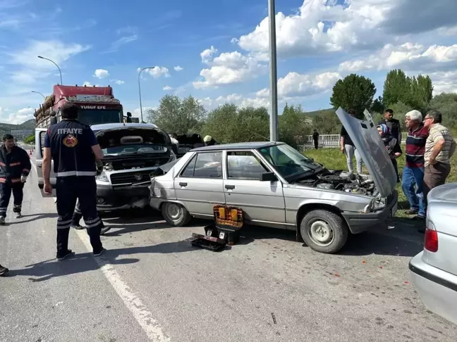 Tavşanlı'da Zincirleme Trafik Kazası: 2 Yaralı