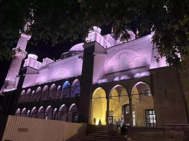 Sultanahmet Camii'nin ışıklandırması abdest alanlarına yansımadı