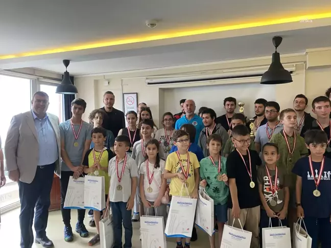 Seferihisar'da Yaza Merhaba Satranç Turnuvası