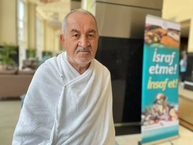 Hacı adayları Arafat'a hareket etti