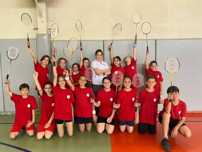 Bayraklı Belediyesi Sporcuları İzmir İl Badminton Şampiyonası'nda 3 Madalya Kazandı