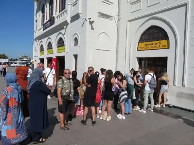 Kurban Bayramı'nda İstanbullular Adalar'a Akın Etti