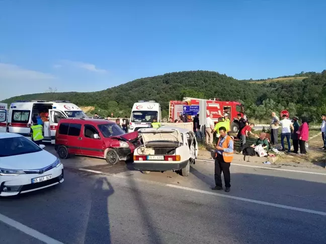 Samsun'da Otomobil ile Hafif Ticari Araç Çarpıştı: 4 Yaralı