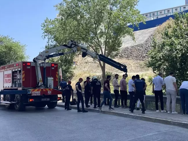 İstanbul Ümraniye'de viyadüğün altındaki derede erkek cesedi bulundu
