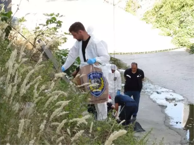 Ümraniye'de Viyadük Altında Ceset Bulundu