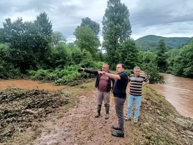 Kastamonu'nun Cide ilçesinde sağanak nedeniyle su taşkını meydana geldi