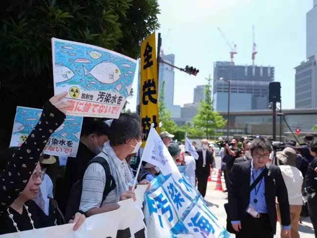Japonya'da Radyoaktif Atık Suyu Okyanusa Boşaltma Planına Karşı Protesto