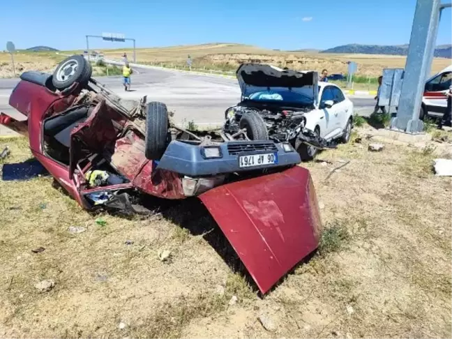 Kırıkkale'de Kavşakta Otomobiller Çarpıştı: 6 Yaralı