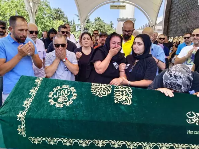 Bisikletçi Doğanay Güzelgün'ün Cenazesi Toprağa Verildi