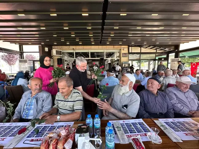 Belediye Başkanı Huzurevi Sakinleriyle Kahvaltıda Buluştu