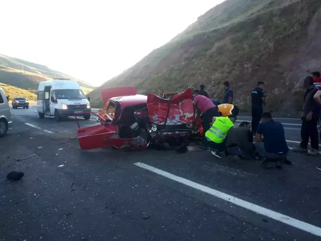 Sivas'ın İmranlı ilçesinde trafik kazası: 3 kişi yaralandı