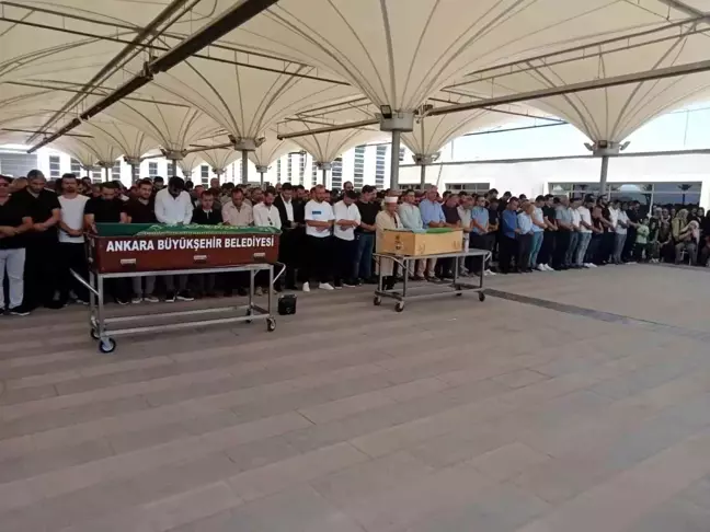 Ankara'da servis otobüsünün altında kalan 4 yaşındaki Zeynep Bülbül toprağa verildi