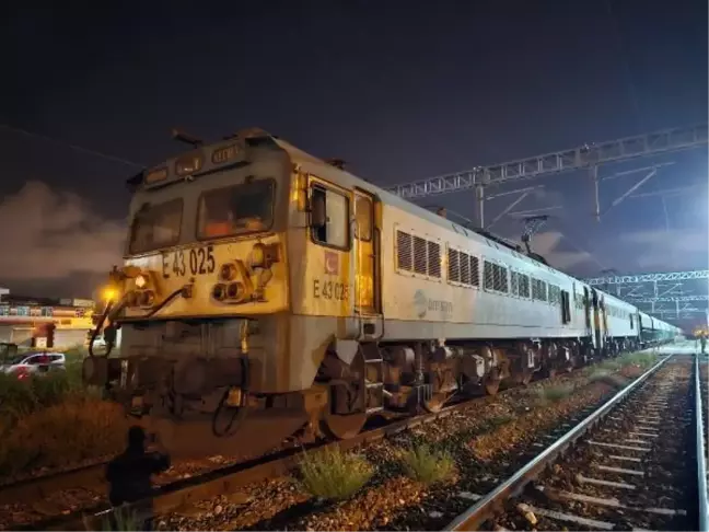 Adana'da Yük Treni Kazası: 1 Kişi Hayatını Kaybetti