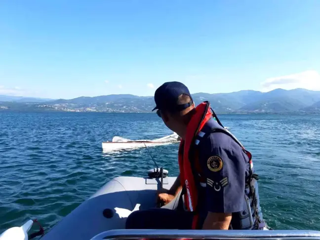 Sapanca Gölü'nde mahsur kalan vatandaş jandarma tarafından kurtarıldı