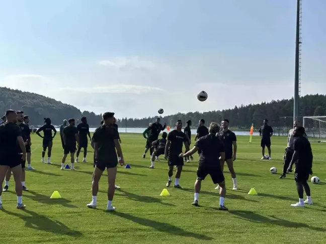 Hatayspor, Düzce'de antrenmanını basına açık gerçekleştirdi