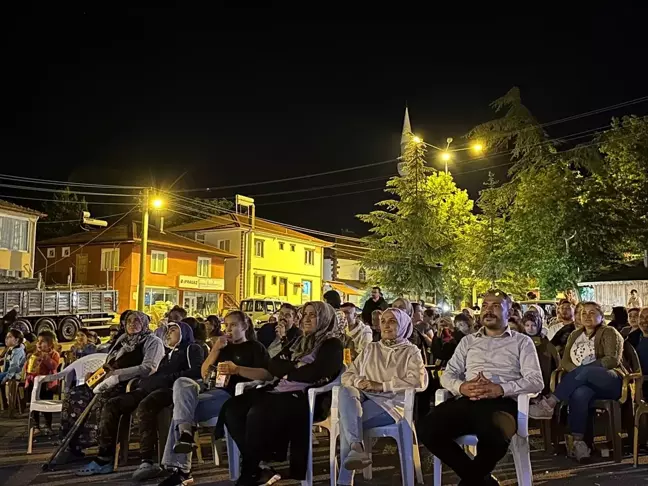 Çankırı'nın Yapraklı ilçesinde açık hava sinema etkinliği düzenlendi